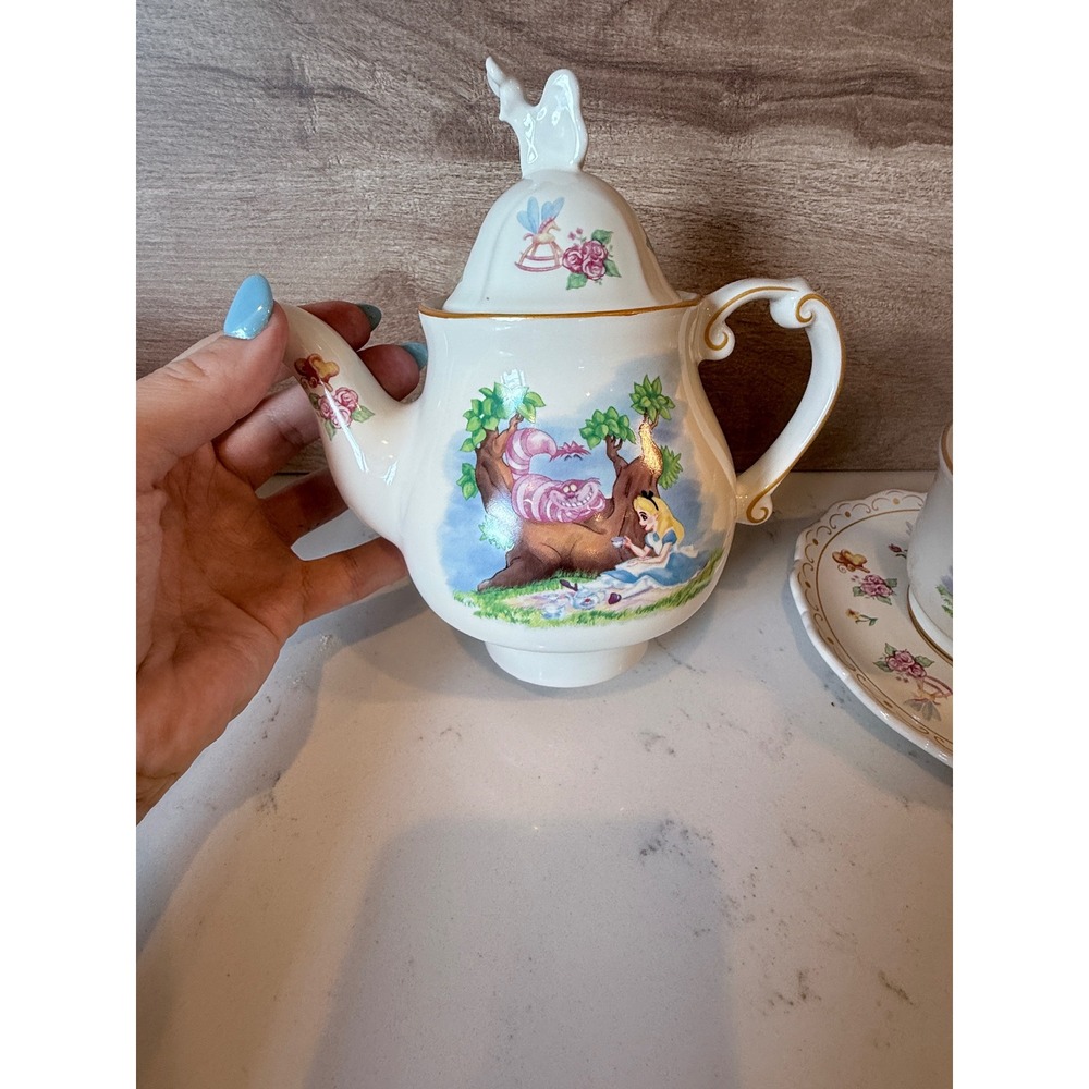 Disney Parks Alice in Wonderland Teapot Teacups Saucers Ceramic Tea Set 5pc - Picture 3 of 6